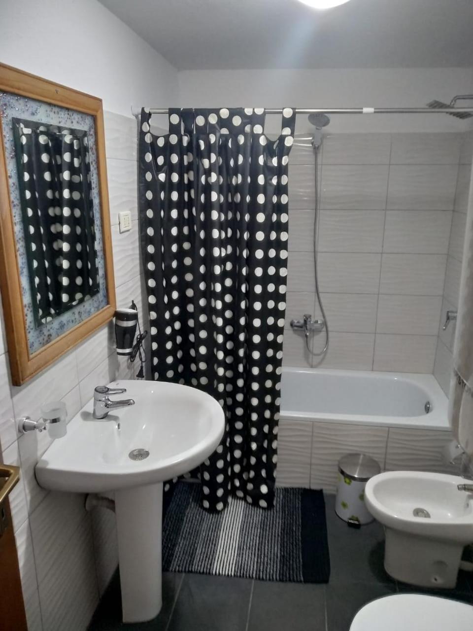 Kamu Center Tirana Apartment Luaran gambar
